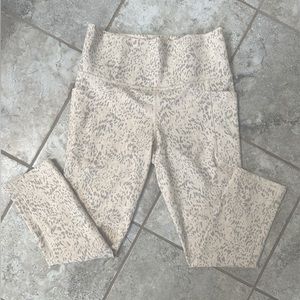 Athleta Salutation Stash Pocket Capri Legging Size M T